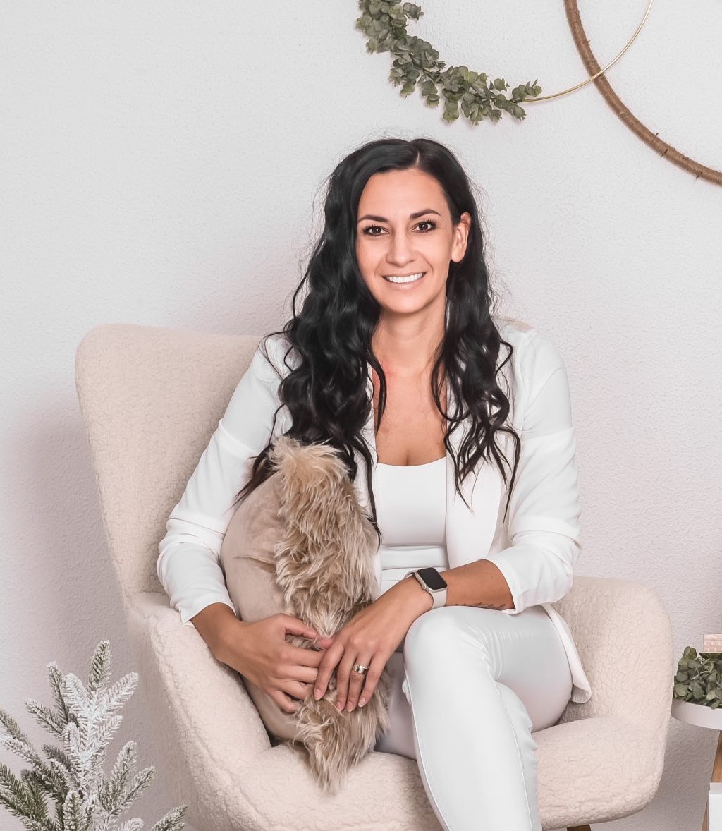 Laura Rožman z blazino